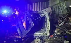 Fatsa’da Otomobil İş Yerine Girdi: 2 Yaralı