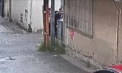 Adana’da Sokakta Yaşayan Adam 3 Çocuk Tarafından Darbedildi