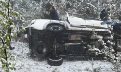 Düzce’de Ekip Aracı Devrildi: 3 Yaralı