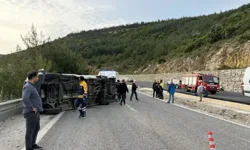 Otomobil ile Minibüs Çarpıştı: 12 Yaralı