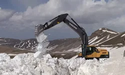 Nemrut Krater Gölü Yolu Ziyarete Açıldı