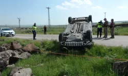 Kilis’te Otomobil Refüje Devrildi: 5 Yaralı