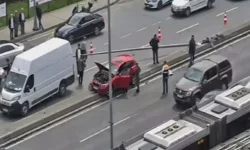 Korkutan Kaza: Direk Otomobilin Üzerine Devrildi