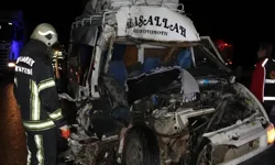 Aksaray’da Minibüs-TIR Kazası: 3 Yaralı Tedavi Altında