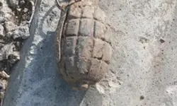 Gelendost’ta Molozlardan El Bombası Çıktı