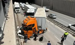 Eskişehir’de TIR’ın Sıkıştırdığı Otomobil Hurdaya Döndü