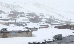 Yüksek Kesimleri Mayısta Kara Teslim: 1 Metre Kar Yağdı