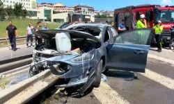 Çekmeköy’de Bariyere Çarpan Otomobil Alev Aldı