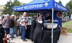 Tokat Belediyesi’nden Vatandaşlara Aşure İkramı