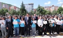Vali Abdullah Köklü, Behzat-ı Veli Ortaokulu’nda Karne Heyecanına Ortak Oldu