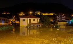 Sağanakta Dere Taştı; Evleri Ve Tarım Arazilerini Su Bastı