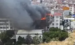 5 Katlı Binanın Çatısında Yangın; Alevler 3 Binanın Çatısına Sıçradı