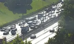 FSM Köprüsü Çıkışında Takla Atan Otomobil Trafiği Kilitledi: Sürücü Yaralandı