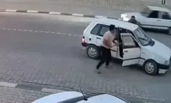 Yolunu Kesen Kuzenleri Tarafından Demir Çubuklarla Dövüldü; Olay Kamerada