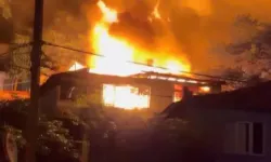 Gaziosmanpaşa’da 3 Gecekondu Alev Alev Yandı