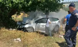Feci Kaza: Ağaca Çarpan Otomobildeki 4 Kişi Ağır Yaralandı