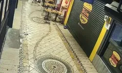 Yoldan Geçen Mühendisin Önünü Kesip Dövdüler; Olay Kamerada