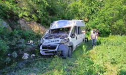 Minibüs Şarampole Yuvarlandı: 8 Yaralı