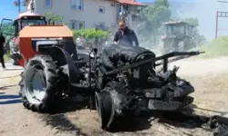Yanan Traktörden Sıçrayan Kıvılcım Saman Balyalarını Kül Etti