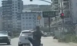Elektrikli Bisiklet Sürücüsünün Tehlikeli Yolculuğu Kamerada