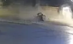 Otomobil Kamyona Çarptı; Kaza Kamerada: 3 Ölü, 1 Yaralı