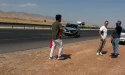 Kontrolden Çıkan Otomobil Bariyerlere Çarptı: 3 Yaralı