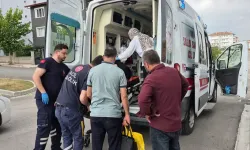 Minibüs İle Hafif Ticari Araç Çarpıştı; 2 Yaralı