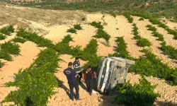 Mardin’de Tarlaya Devrilen Otomobildeki 4 Kişi Yaralandı