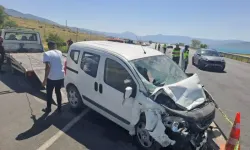 Hafif Ticari Araç, Park Halindeki Askeri Araca Çarptı; 1 Şehit, 4'ü Asker 5 Yaralı
