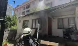 Evin Çatısında Çıkan Yangını İtfaiye Söndürdü
