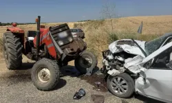 Edirne’de Otomobille Traktör Çarpıştı: 2 Yaralı