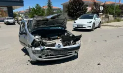 Sivas'ta Otomobiller Çarpıştı: 2 Yaralı