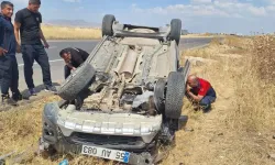 Mardin’de Kontrolden Çıkan Hafif Ticari Araç Takla Attı: 2 Yaralı