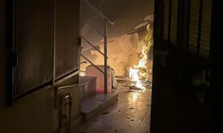 Apartman Girişindeki Yangını Söndüren Polis, Mahsur Kalan Kadını Kurtardı