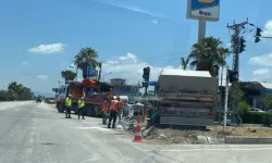 TIR, Kavşakta 2 Otomobile Çarptı; 5 Yaralı