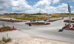 Hafif Ticari Araçla Otomobilin Çarpıştığı Kaza Kamerada; 1 Ölü, 4 Yaralı