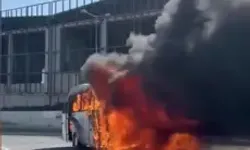 Arnavutköy'de Servis Minibüsü Alev Alev Yandı