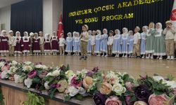 Minik Kalplerden Büyük Performans: Şehitler Çocuk Akademisi’nde Yıl Sonu Coşkusu