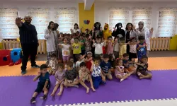 Tokat’ta Miniklerin Yıl Sonu Coşkusu: Drama Öğrencilerinden Renkli Gösteri
