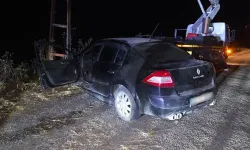 Elektrik Direğine Çarpan Otomobilin Alkollü Sürücüsü Ağır Yaralandı