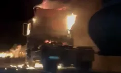 Akaryakıt Yüklü Tankerin Çekici Kısmında Yangın Tarlaya Sıçradı
