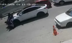 Motosiklet İle Otomobilin Kafa Kafaya Çarpıştığı Kaza Kamerada; 2 Yaralı