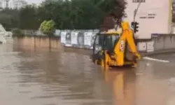 Kocaeli'de Sağanak Etkili Oldu; Cadde Ve Sokaklar Göle Döndü