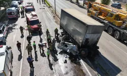 Bursa’da Freni Boşalan Kamyon 2 Araca Çarptı; 3 Yaralı