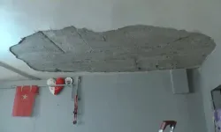 Evin Tavanı Oyun Oynayan Çocuğun Üzerine Çöktü; İki Gün Sonra Su Bastı