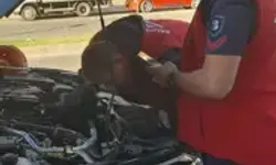 Edremit Te Araçta Mahsur Kalan Kedileri İtfaiye Kurtardı