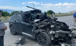 Kamyonetle Çarpışan Otomobilin Sürücüsü Yaralandı