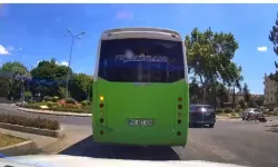 Otomobil İle Çarpışan Motosikletin Sürücüsü Yaralandı; O Anlar Kamerada