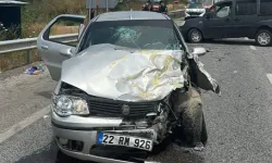 Otomobil İle Hafif Ticari Araç Çarpıştı: 6 Yaralı
