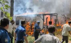 Amasya'da Depo Ve Kameriye Yandı